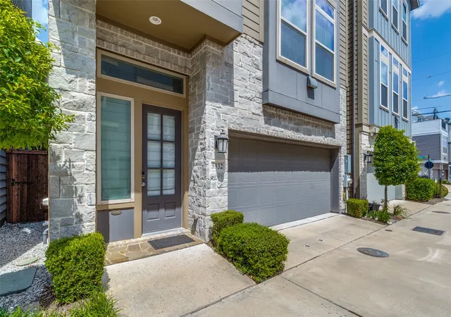 Photo 3 of Townhouse for sale at 5932 Evening Star Pl, Dallas, TX 75235 | MLS# 21341508 | Listing updated on 2026-08-30