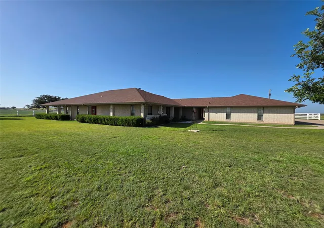 Photo 3 of Sale Pending at 2195 Fm-585, Bangs, TX 76823 | MLS# 21342829 | Listing updated on 2026-08-08