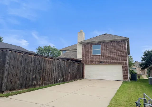 Photo 2 of Single family home for sale at 9305 Clearview Dr, Mc Kinney, TX 75072 | MLS# 21339991 | Listing updated on 2026-08-31