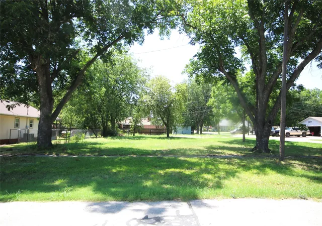 1st image of 523 W 4th St, Justin, TX 76247 | MLS# 21341582
