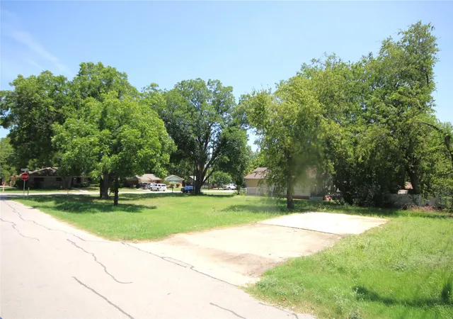 3rd image of 523 W 4Th St, Justin, TX 76247 | MLS# 21341582