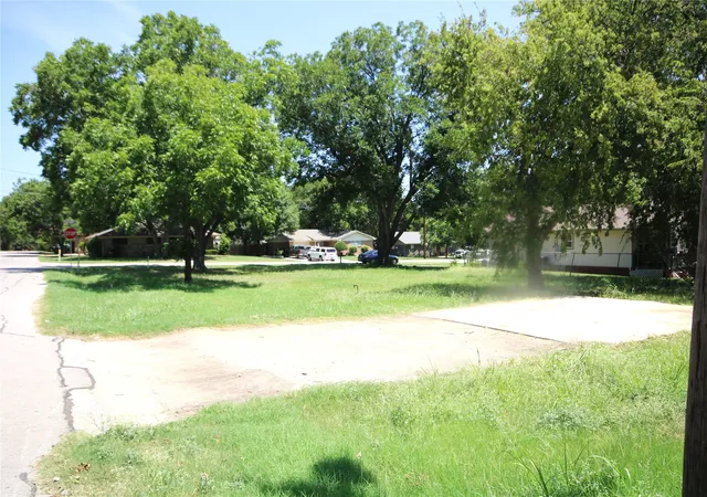5th image of 523 W 4Th St, Justin, TX 76247 | MLS# 21341582
