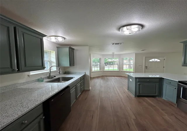 Photo 3 of Single family home for sale at 1325 E Jones St, Sherman, TX 75090 | MLS# 21342394 | Listing updated on 2026-09-21