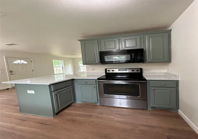 Photo 3 of Single family home for sale at 1325 E Jones St, Sherman, TX 75090 | MLS# 21342394 | Listing updated on 2026-09-21