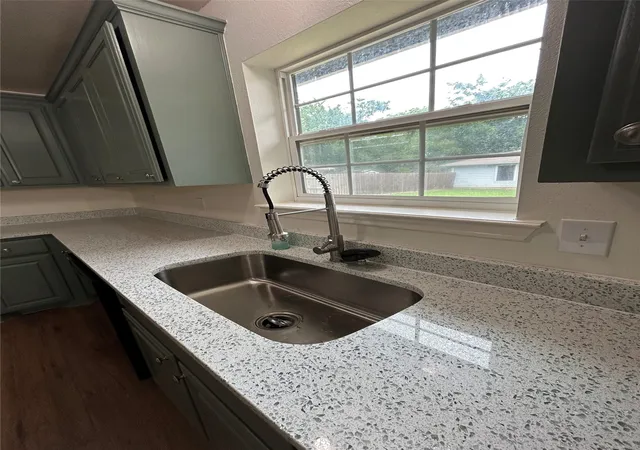 Photo 4 of Single family home for sale at 1325 E Jones St, Sherman, TX 75090 | MLS# 21342394 | Listing updated on 2026-09-21