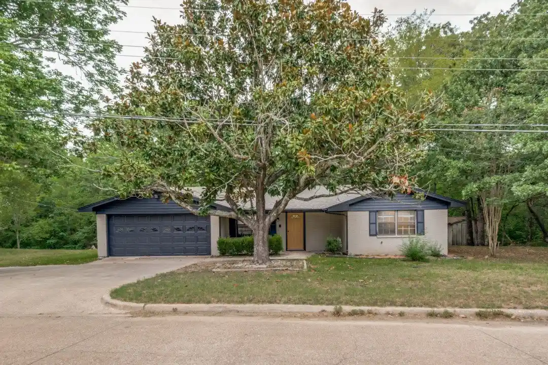 Single family home for sale at 1311 Forrest Dr, Canton, TX 75103 | MLS# 21342225