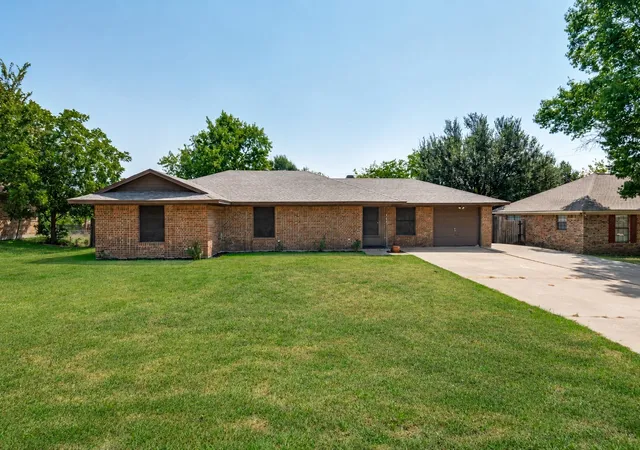 Photo 2 of Single family home for sale at 717 Adams Dr, Crandall, TX 75114 | MLS# 21342625 | Listing updated on 2026-08-18