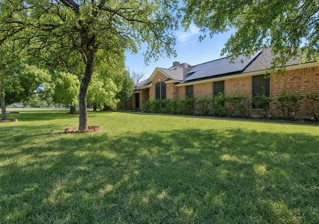 Photo 1 of Single family home for sale at 213 Diamond Oaks Dr, Hudson Oaks, TX 76087 | MLS# 21342820 | Listing updated on 2026-07-27