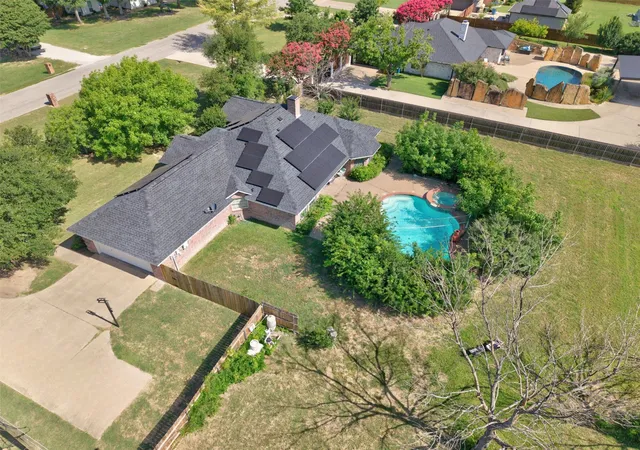 Photo 3 of Single family home for sale at 213 Diamond Oaks Dr, Hudson Oaks, TX 76087 | MLS# 21342820 | Listing updated on 2026-07-27