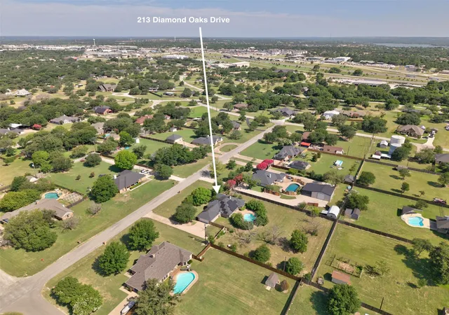 Photo 3 of Single family home for sale at 213 Diamond Oaks Dr, Hudson Oaks, TX 76087 | MLS# 21342820 | Listing updated on 2026-07-27