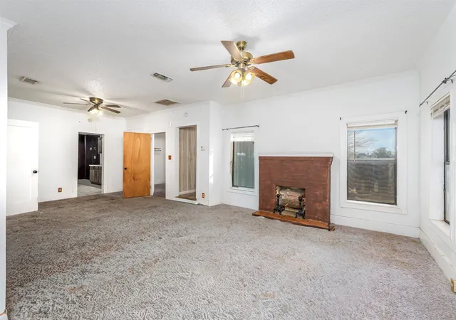 Photo 4 of Single family home for sale at 1318 Hanover St, Weatherford, TX 76086 | MLS# 21342976 | Listing updated on 2026-07-28