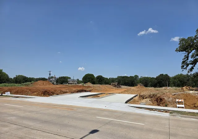 2nd image of 9 Delano Ct, Dalworthington Gardens, TX 76106 | MLS# 21343021