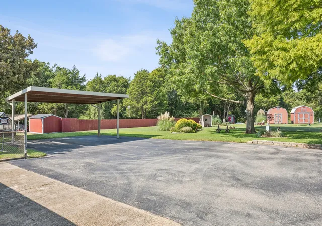 Photo 4 of Single family home for sale at 137 Southwood Dr, Lancaster, TX 75146 | MLS# 21340492 | Listing updated on 2026-08-27