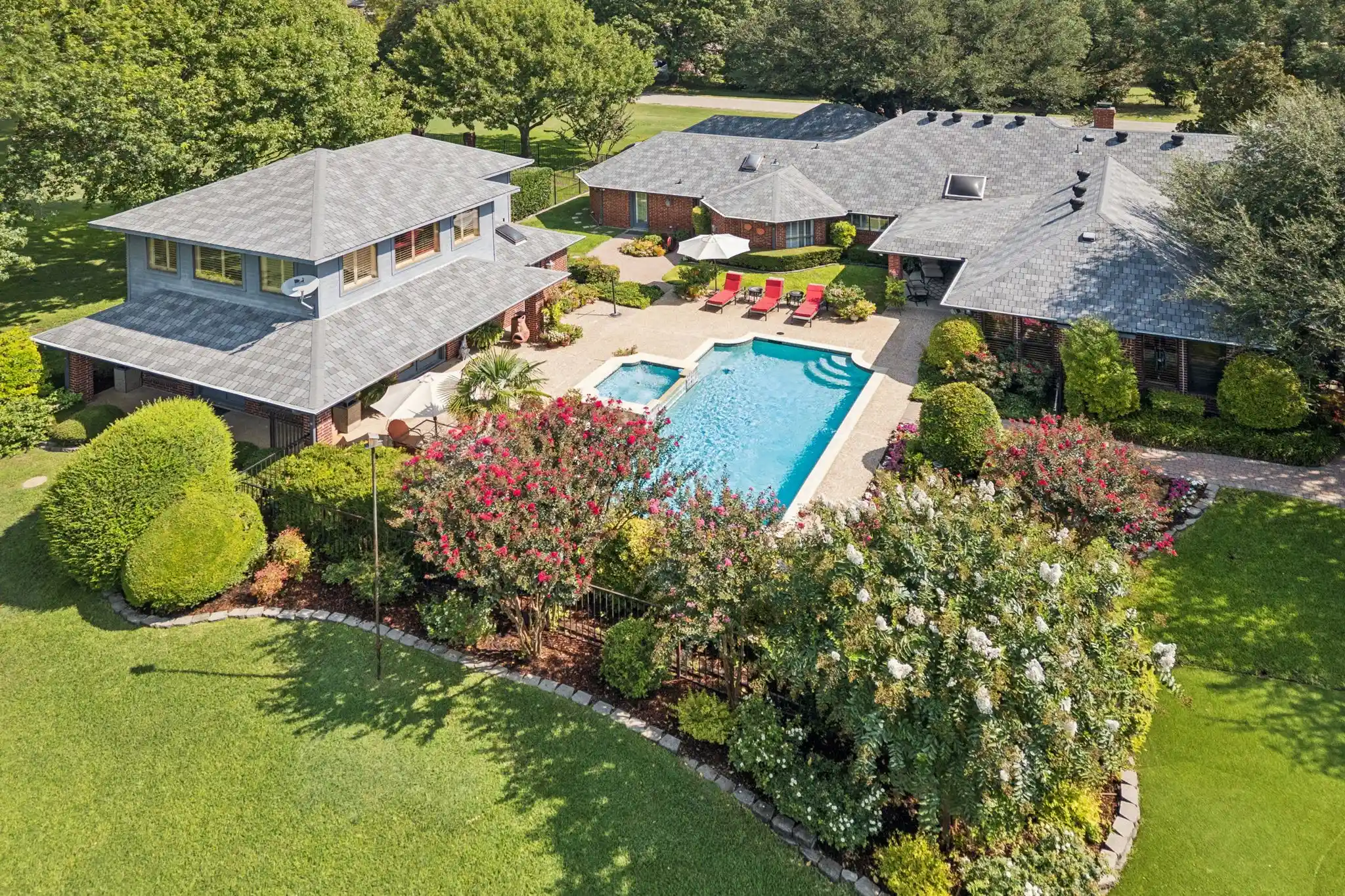 Photo 1 of Mansion for sale at 201 Oakwood Dr, Lancaster, TX 75146 | MLS# 21340654 | Listing updated on 2026-10-16
