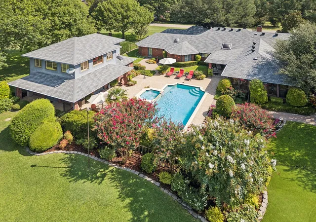 Photo 1 of Mansion for sale at 201 Oakwood Dr, Lancaster, TX 75146 | MLS# 21340654 | Listing updated on 2026-08-27