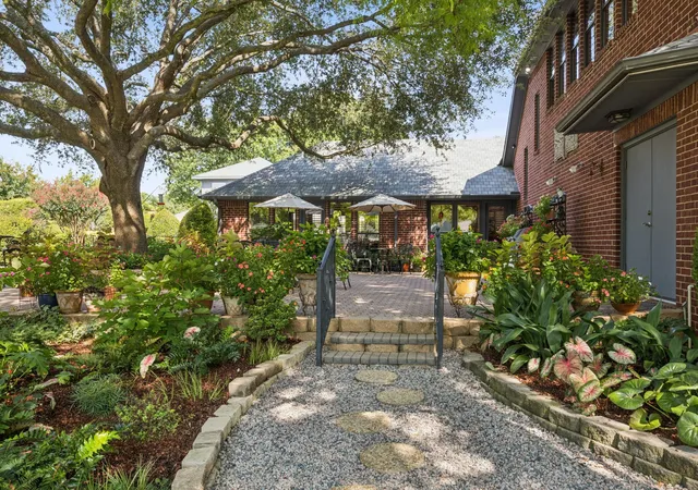 Photo 3 of Single family home for sale at 201 Oakwood Dr, Lancaster, TX 75146 | MLS# 21340654 | Listing updated on 2026-08-27