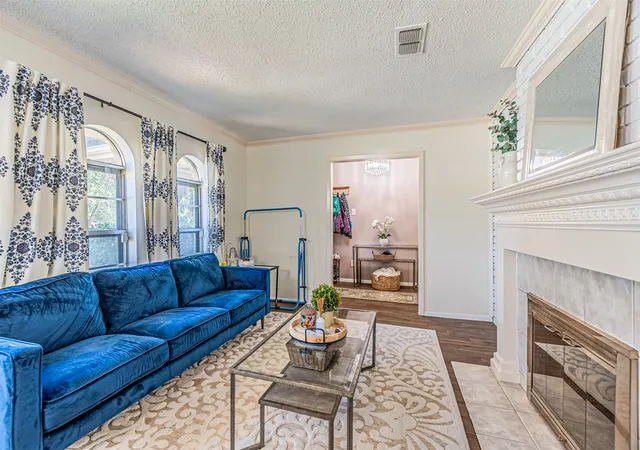 Photo 3 of Single family home for sale at 4117 Aragon Dr, Fort Worth, TX 76133 | MLS# 21342050 | Listing updated on 2026-08-27