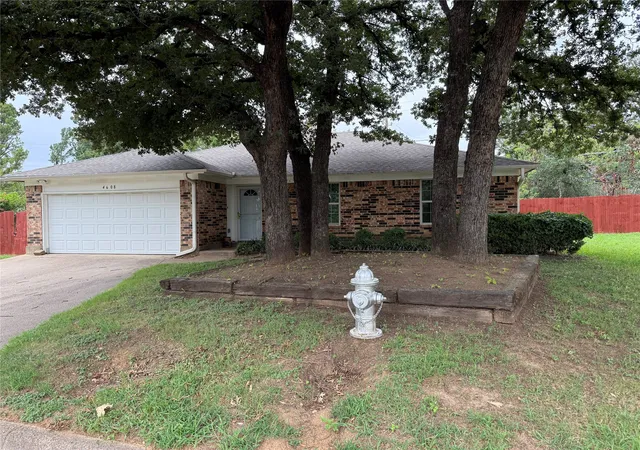 Photo 1 of Single family home for sale at 4608 Elm Tree Ct, Arlington, TX 76017 | MLS# 21341458 | Listing updated on 2026-08-31