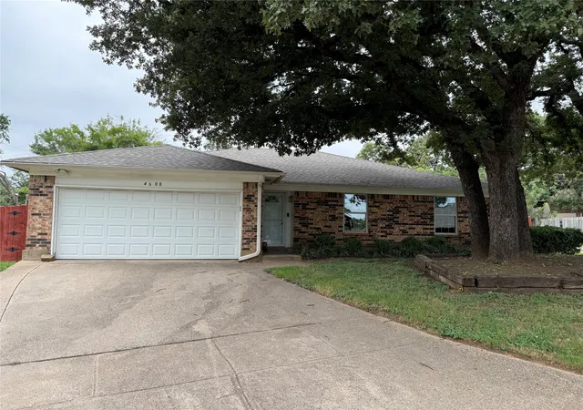 Photo 2 of Single family home for sale at 4608 Elm Tree Ct, Arlington, TX 76017 | MLS# 21341458 | Listing updated on 2026-08-31