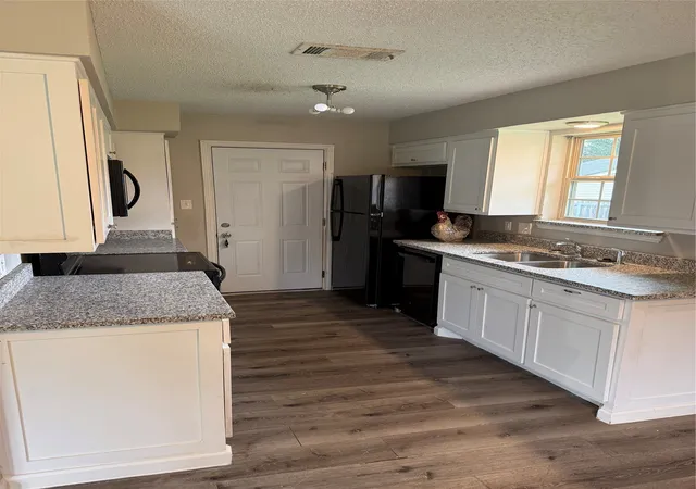 Photo 3 of Single family home for sale at 4608 Elm Tree Ct, Arlington, TX 76017 | MLS# 21341458 | Listing updated on 2026-08-31