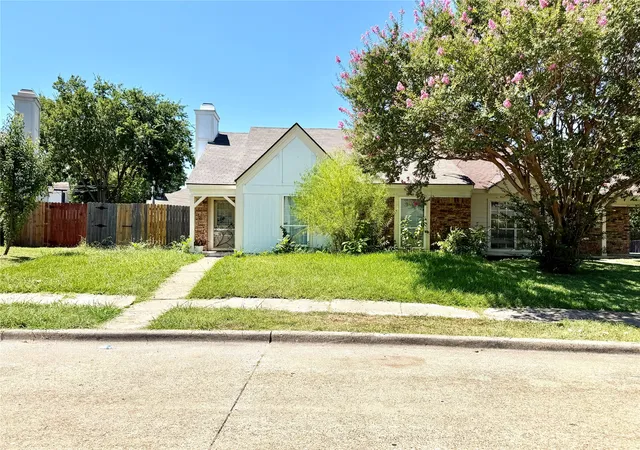 Photo 1 of Single family home for sale at 817 Colchester Dr, Mesquite, TX 75149 | MLS# 21343063 | Listing updated on 2026-09-16
