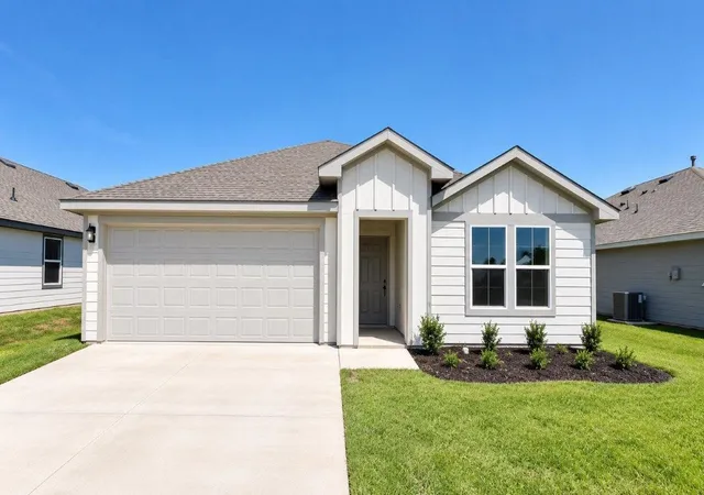 Photo 1 of Single family home for sale at 181 Mlm Pkwy, Bridgeport, TX 76246 | MLS# 21342315 | Listing updated on 2026-10-05