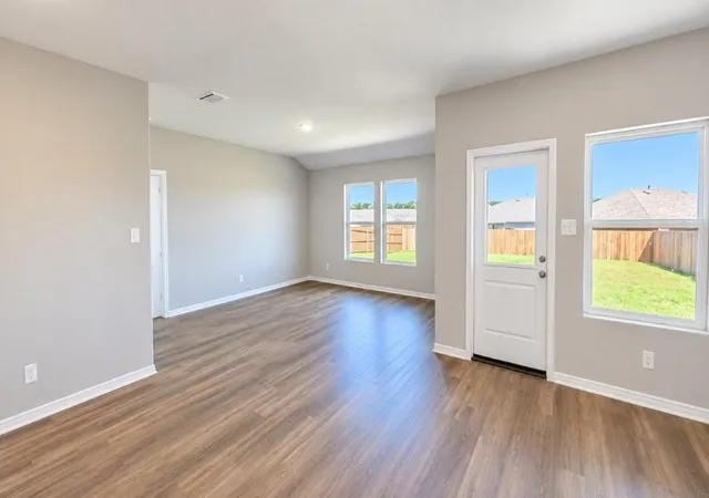 Photo 3 of Single family home for sale at 181 Mlm Pkwy, Bridgeport, TX 76246 | MLS# 21342315 | Listing updated on 2026-10-05