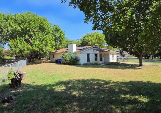 Photo 3 of Sale Pending at 329 Walnut Ave, Azle, TX 76020 | MLS# 21342473 | Listing updated on 2026-08-08