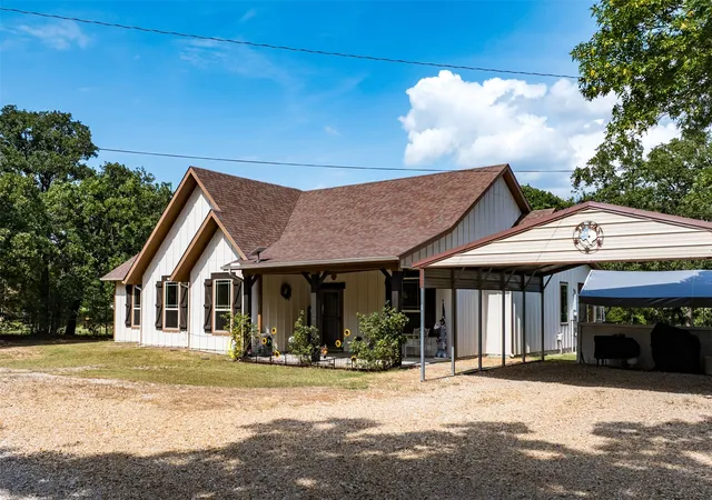 Photo 2 of Single family home for sale at 17930 Acre Ln, Kemp, TX 75143 | MLS# 21342388 | Listing updated on 2026-10-01