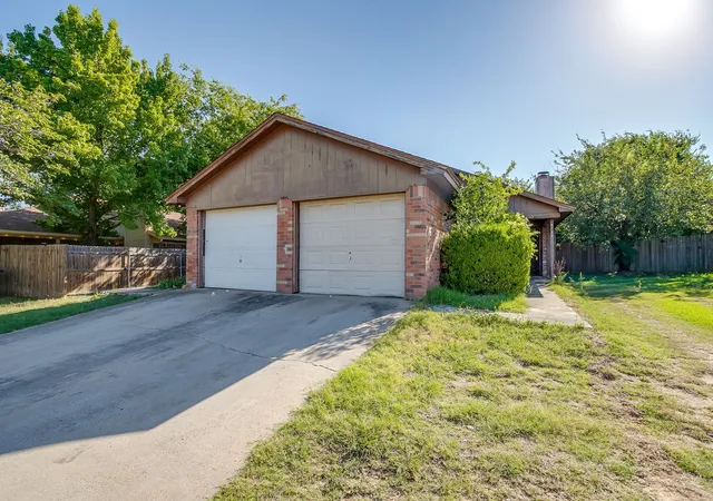 Photo 2 of Multi family home for sale at 6725 Glenbrook Ln, Fort Worth, TX 76133 | MLS# 21324269 | Listing updated on 2026-08-21