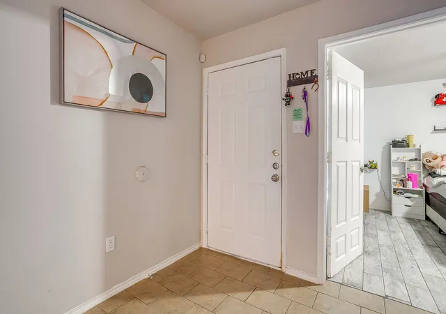 Photo 3 of House for sale at 6725 Glenbrook Ln, Fort Worth, TX 76133 | MLS# 21324269 | Listing updated on 2026-08-21