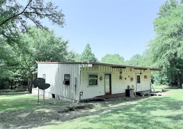 Photo 4 of Single family home for sale at 309 County Road Se 4330, Winnsboro, TX 75494 | MLS# 21343126 | Listing updated on 2026-08-21