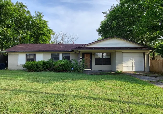 Photo 1 of Single family home for sale at 7825 Gaston Ave, Fort Worth, TX 76116 | MLS# 21342330 | Listing updated on 2026-08-20
