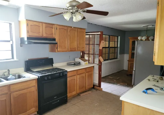 Photo 2 of Single family home for sale at 7825 Gaston Ave, Fort Worth, TX 76116 | MLS# 21342330 | Listing updated on 2026-08-20