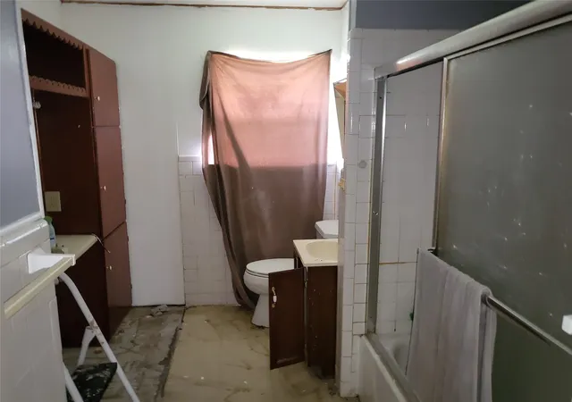 Photo 3 of Single family home for sale at 7825 Gaston Ave, Fort Worth, TX 76116 | MLS# 21342330 | Listing updated on 2026-08-20