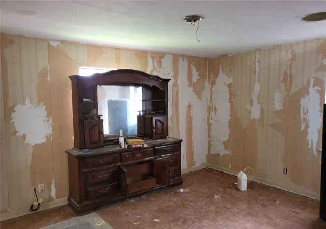 Photo 4 of Single family home for sale at 7825 Gaston Ave, Fort Worth, TX 76116 | MLS# 21342330 | Listing updated on 2026-08-20