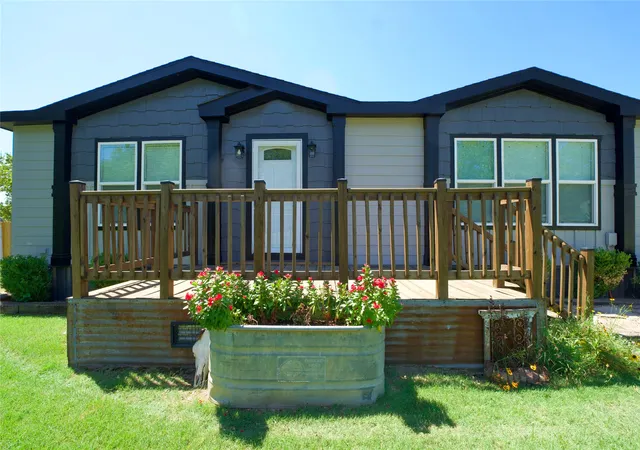 Photo 3 of Manufactured home for sale at 88 County Road 188, Gainesville, TX 76240 | MLS# 21340224 | Listing updated on 2026-08-29
