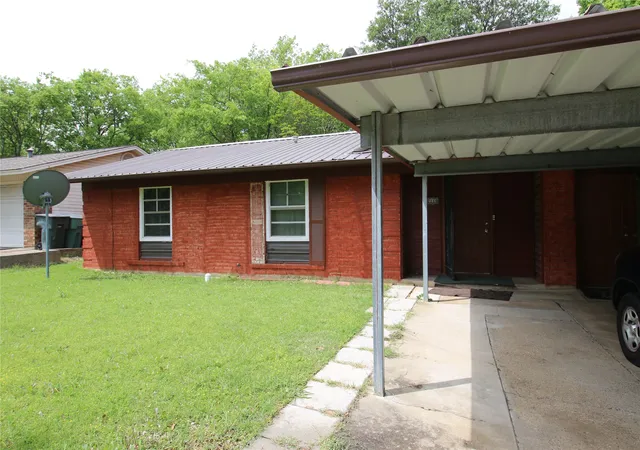 2nd image of 2110 Duchess Dr, Sherman, TX 75090 | MLS# 21343201