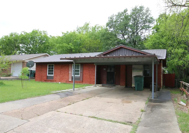 Photo 3 of Single family home for sale at 2110 Duchess Dr, Sherman, TX 75090 | MLS# 21343201 | Listing updated on 2026-07-28