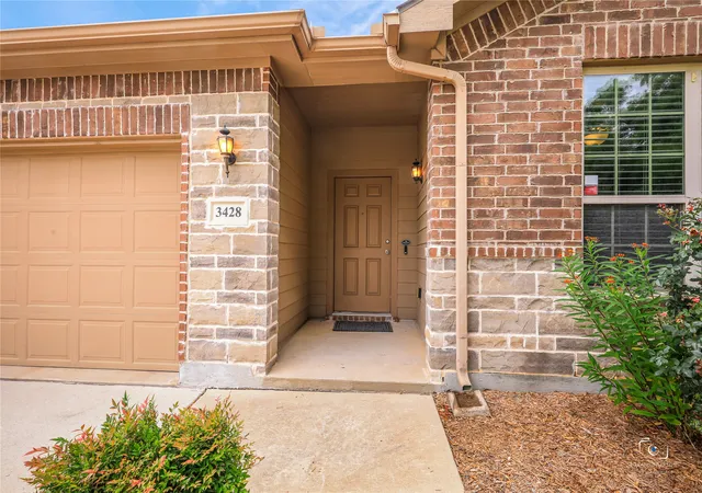 Photo 4 of Single family home for sale at 3428 Wavecrest Ln, Denton, TX 76208 | MLS# 21342554 | Listing updated on 2026-08-23