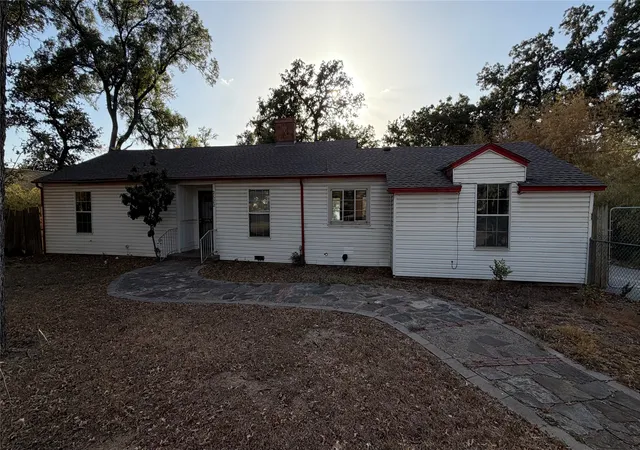 Photo 1 of Sale Pending at 2522 N Hughes Ave, Fort Worth, TX 76103 | MLS# 21343142 | Listing updated on 2026-10-07