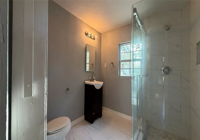 Photo 3 of Sale Pending at 2522 N Hughes Ave, Fort Worth, TX 76103 | MLS# 21343142 | Listing updated on 2026-10-07