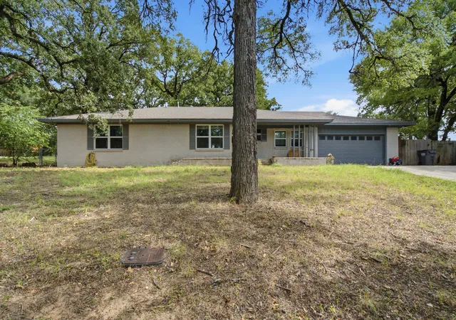 Photo 1 of Single family home for sale at 128 Redbird Ln N, Azle, TX 76020 | MLS# 21343258 | Listing updated on 2026-08-19