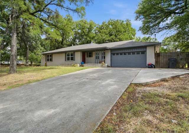 Photo 3 of Single family home for sale at 128 Redbird Ln N, Azle, TX 76020 | MLS# 21343258 | Listing updated on 2026-08-19