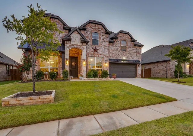 Photo 3 of Single family home for sale at 117 Mockingbird Hill Dr, Joshua, TX 76058 | MLS# 21342366 | Listing updated on 2026-08-27