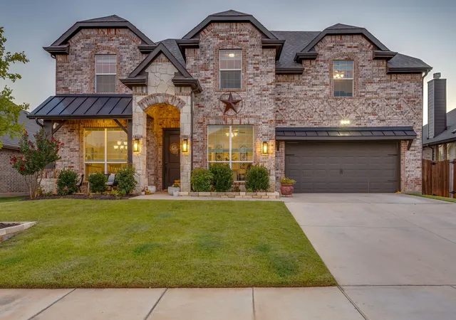 Photo 4 of Single family home for sale at 117 Mockingbird Hill Dr, Joshua, TX 76058 | MLS# 21342366 | Listing updated on 2026-08-27