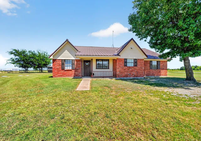 Photo 2 of Single family home for sale at 7261 State Hwy 50, Commerce, TX 75428 | MLS# 21343319 | Listing updated on 2026-10-05