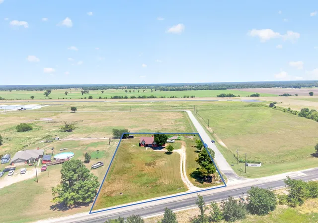 Photo 1 of Single family home for sale at 7261 State Hwy 50, Commerce, TX 75428 | MLS# 21343319 | Listing updated on 2026-10-05