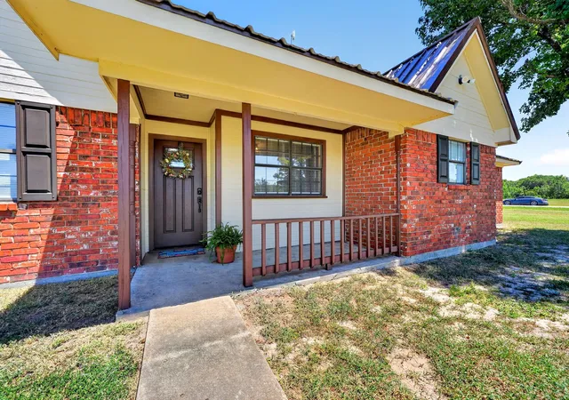 Photo 3 of Single family home for sale at 7261 State Hwy 50, Commerce, TX 75428 | MLS# 21343319 | Listing updated on 2026-10-05