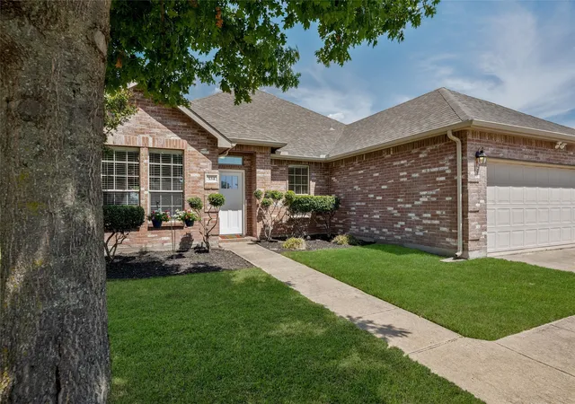 Photo 2 of Single family home for sale at 534 Laurel Ln, Fate, TX 75087 | MLS# 21332249 | Listing updated on 2026-10-04